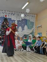 Новогодние утренники в детском саду Новогодние утренники в детском саду.